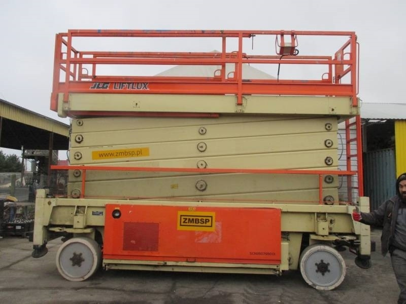 JLG Liftlux 245-12 - 剪式升降机:图2 JLG Liftlux 245-12 - 剪式升降机:图2