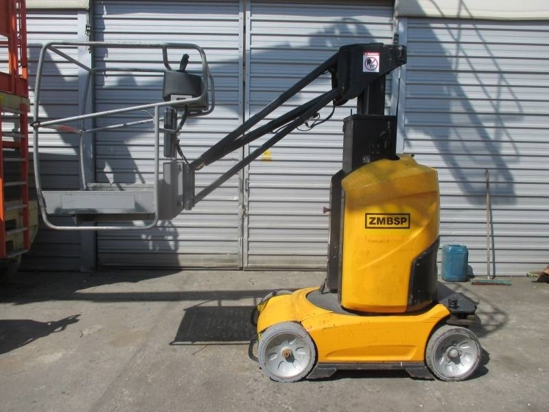 Manitou 100 VJR - 垂直桅杆升降机:图1 Manitou 100 VJR - 垂直桅杆升降机:图1