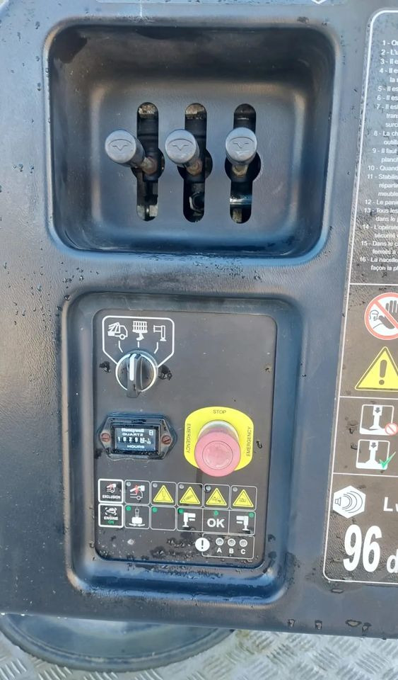 Nissan NT400 CABSTAR podnośnik koszowy ISOLI PT200 - 车载空中平台:图3 Nissan NT400 CABSTAR podnośnik koszowy ISOLI PT200 - 车载空中平台:图3