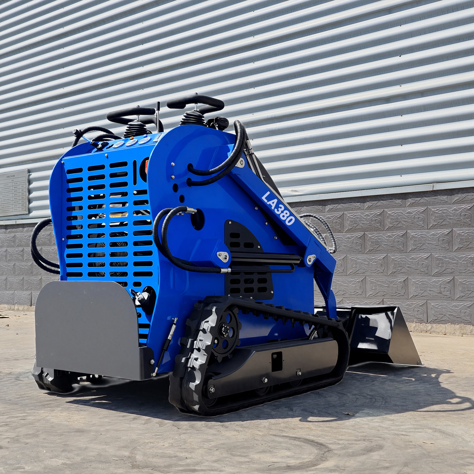 新的 滑移装载机 LEZUM LA380 Mini Skid Steer Loader Compact Track Diesel Cheap Mini Skid Steer Loader For Sale With Mini Skid Steer Attachments 4 In 1 Bucket:图6 新的 滑移装载机 LEZUM LA380 Mini Skid Steer Loader Compact Track Diesel Cheap Mini Skid Steer Loader For Sale With Mini Skid Steer Attachments 4 In 1 Bucket:图6