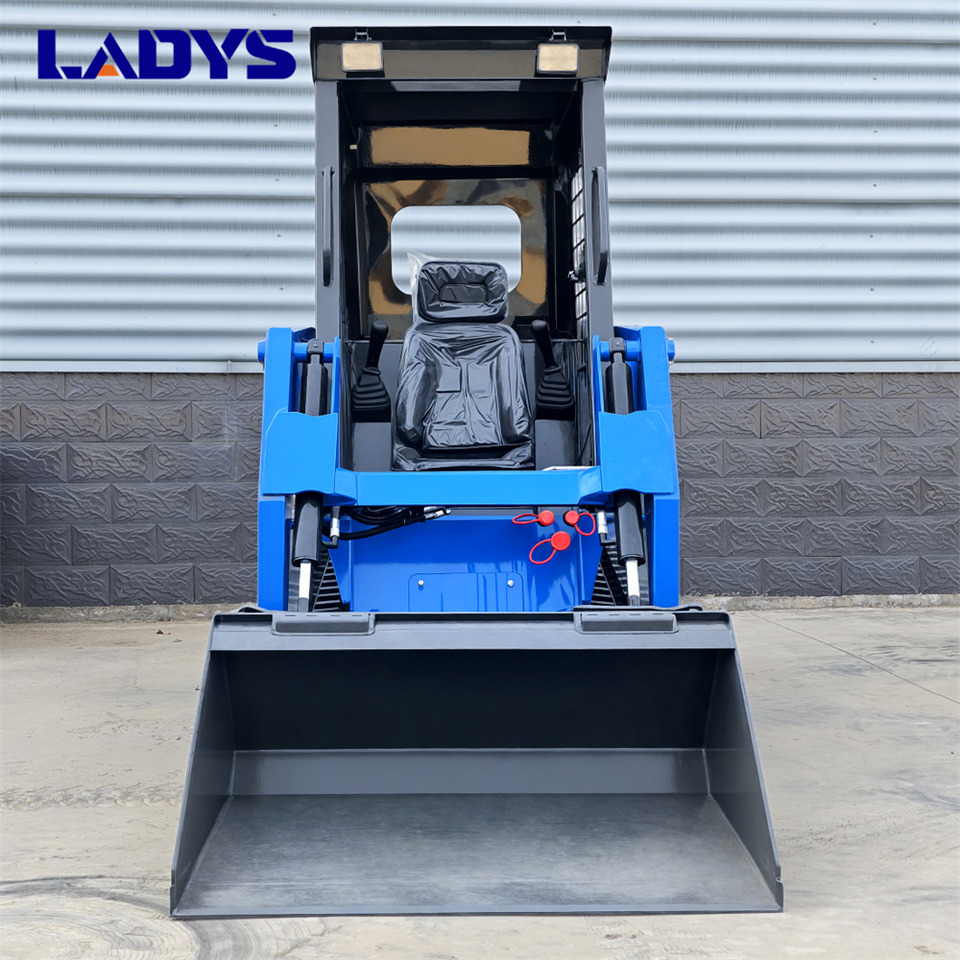 LADYS LADYS LA670 Mini Small Skid Steer Loader Compact Track Diesel Mini Skid Steer Loader For Sale With Small Mini Skid Steer Attachments 4 In 1 Bucket - 滑移装载机:图5 LADYS LADYS LA670 Mini Small Skid Steer Loader Compact Track Diesel Mini Skid Steer Loader For Sale With Small Mini Skid Steer Attachments 4 In 1 Bucket - 滑移装载机:图5