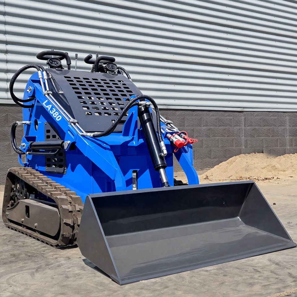 LEZUM Free Shipping Mini Skid Steer Loader Compact Track Electric/Diesel Chinese Mini Skid Steer Loader For Sale With Mini Skid Steer Attachments 4 In 1 Bucket - 滑移装载机:图3 LEZUM Free Shipping Mini Skid Steer Loader Compact Track Electric/Diesel Chinese Mini Skid Steer Loader For Sale With Mini Skid Steer Attachments 4 In 1 Bucket - 滑移装载机:图3