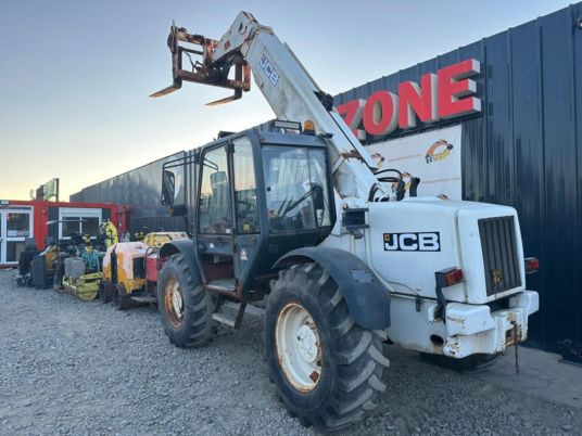 JCB 528-70 à 18 500 € HT - 伸缩臂叉装车:图2 JCB 528-70 à 18 500 € HT - 伸缩臂叉装车:图2