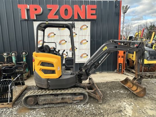 Volvo ECR25D à 22 500 € HT - 小型挖掘机:图1 Volvo ECR25D à 22 500 € HT - 小型挖掘机:图1