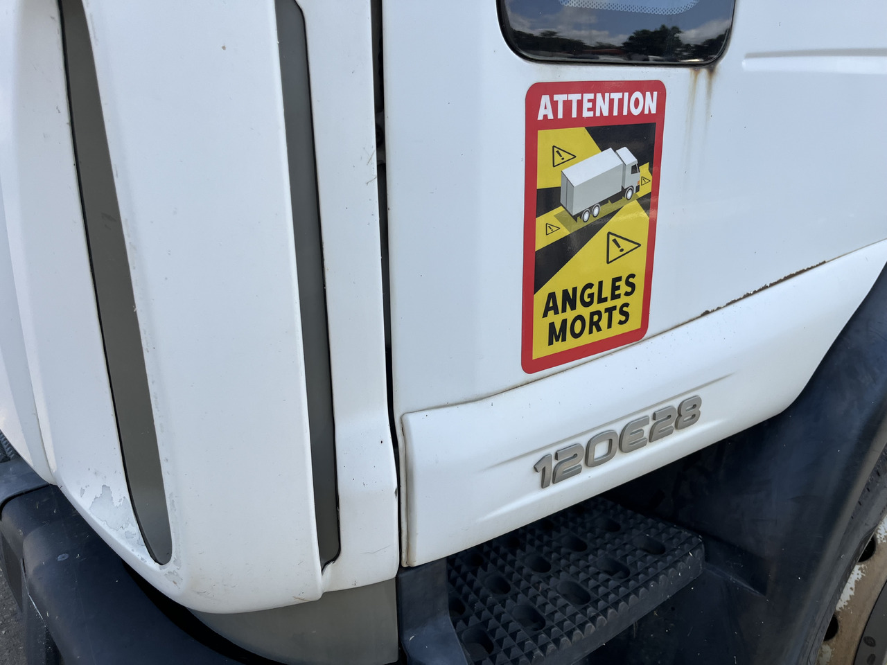 IVECO Eurocargo 120e28 - 厢式卡车:图4 IVECO Eurocargo 120e28 - 厢式卡车:图4