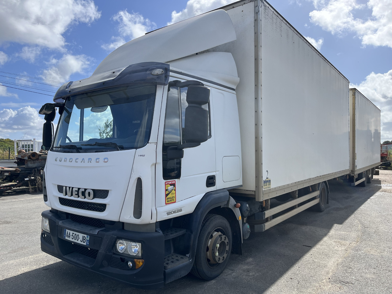 IVECO Eurocargo 120e28 - 厢式卡车:图1 IVECO Eurocargo 120e28 - 厢式卡车:图1