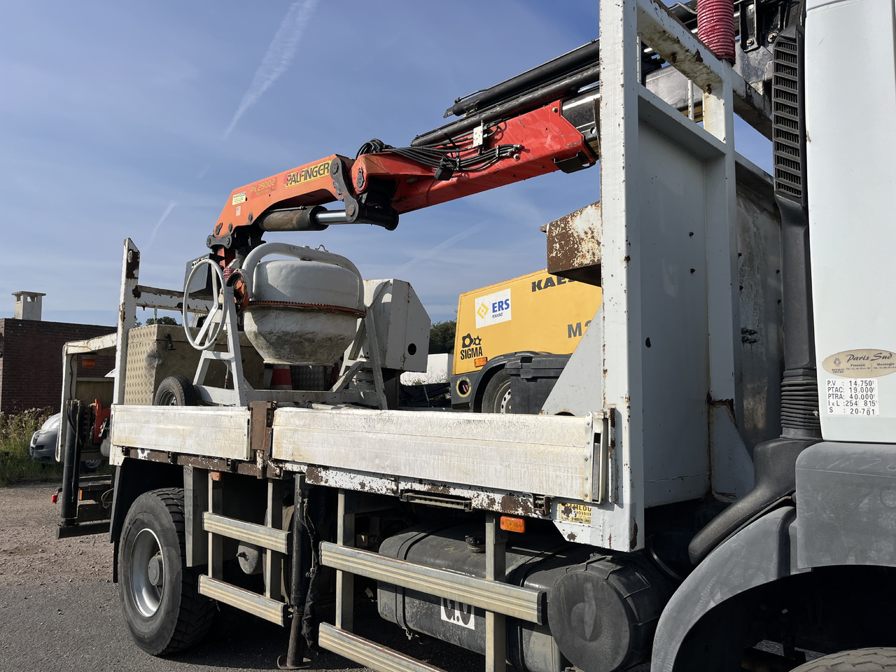RENAULT Kerax 370dci 4x4 plateau grue Palfinger pk29002 - 栏板式/ 平板卡车, 起重车:图3 RENAULT Kerax 370dci 4x4 plateau grue Palfinger pk29002 - 栏板式/ 平板卡车, 起重车:图3