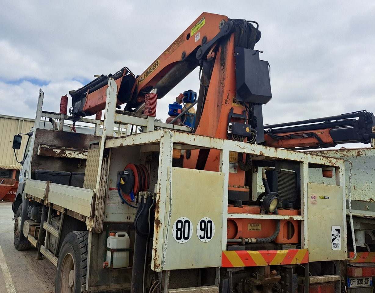 RENAULT Kerax 370dci 4x4 plateau grue Palfinger pk29002 - 栏板式/ 平板卡车, 起重车:图3 RENAULT Kerax 370dci 4x4 plateau grue Palfinger pk29002 - 栏板式/ 平板卡车, 起重车:图3