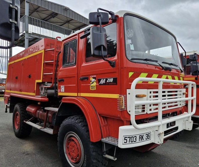 RENAULT M210 4x4 FPT HR 3500L - 消防车:图2 RENAULT M210 4x4 FPT HR 3500L - 消防车:图2