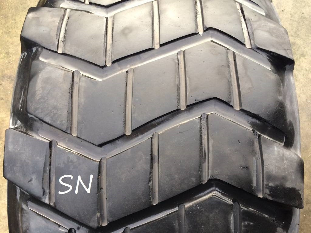 Michelin 525/65R20.5 XS - USED REGROOVED - 轮胎 适用于 农业机械:图4 Michelin 525/65R20.5 XS - USED REGROOVED - 轮胎 适用于 农业机械:图4