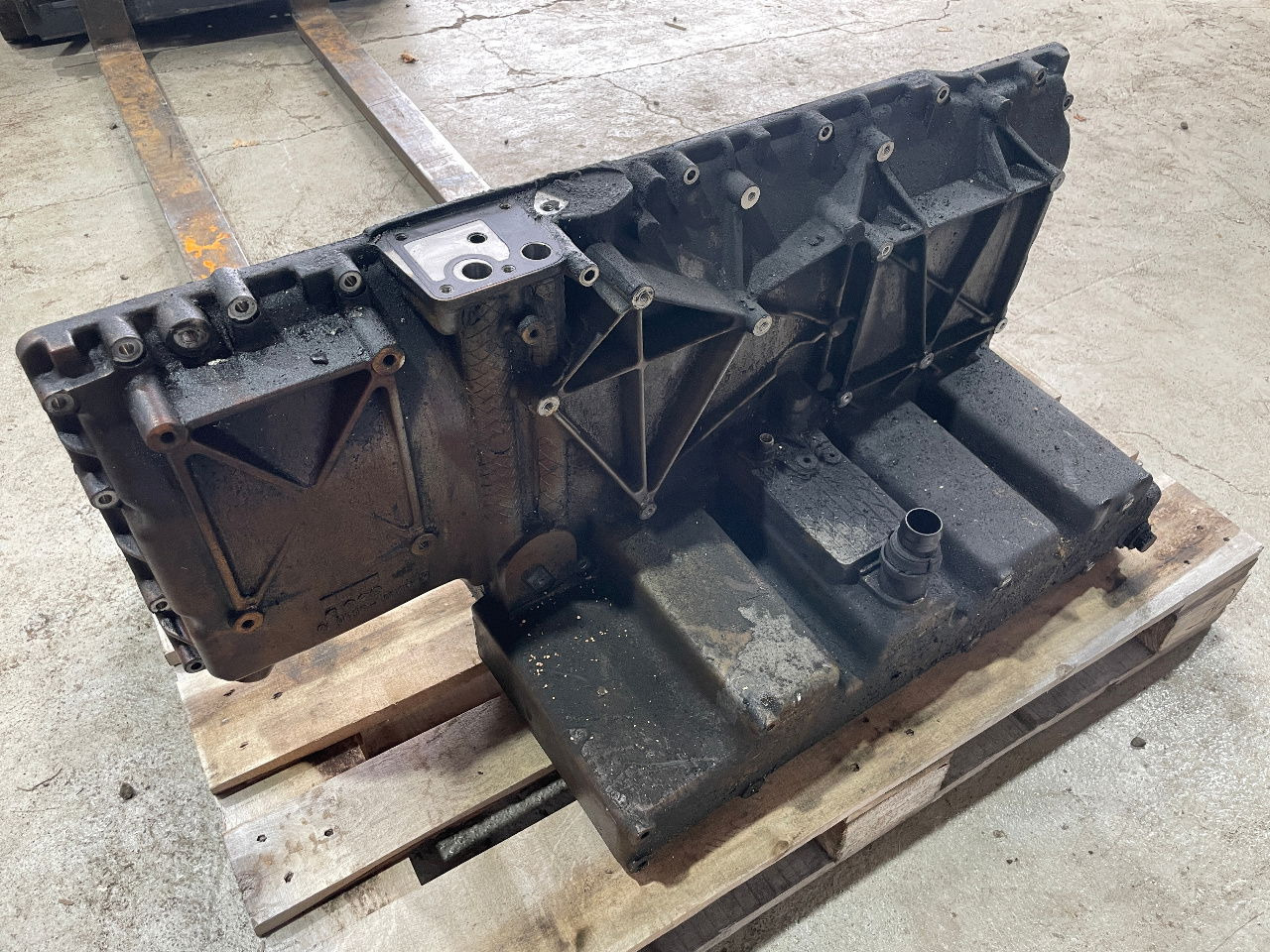 MAN Ölwanne MAN Motor D2066 D 2066HLA EEV Euro 6 LUH 52 LUH 50 - 油底壳 适用于 巴士:图3 MAN Ölwanne MAN Motor D2066 D 2066HLA EEV Euro 6 LUH 52 LUH 50 - 油底壳 适用于 巴士:图3