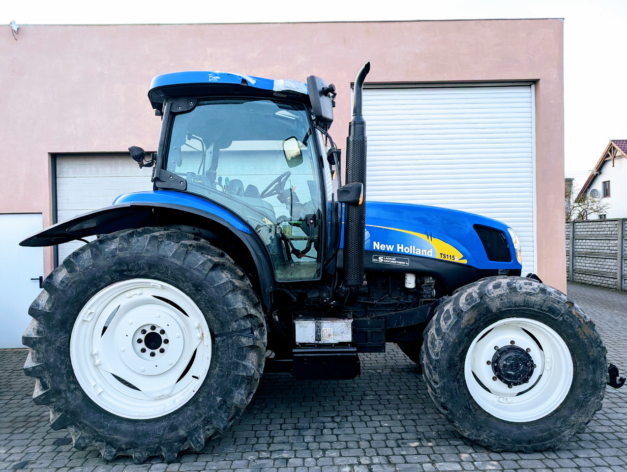 New Holland TS115A - 拖拉机:图1 New Holland TS115A - 拖拉机:图1