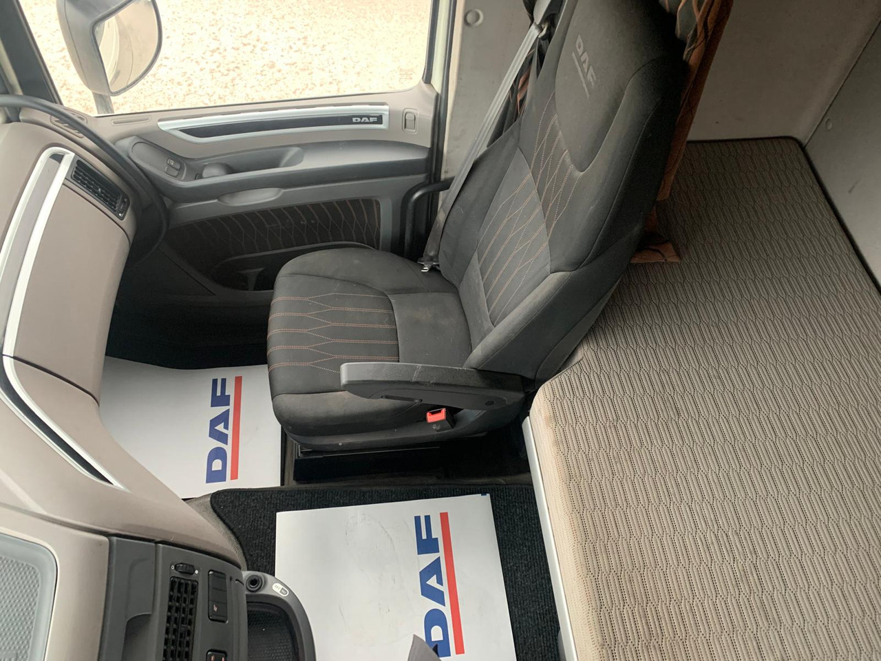牵引车 DAF XF480FT Push Floor Hydraulics：图19