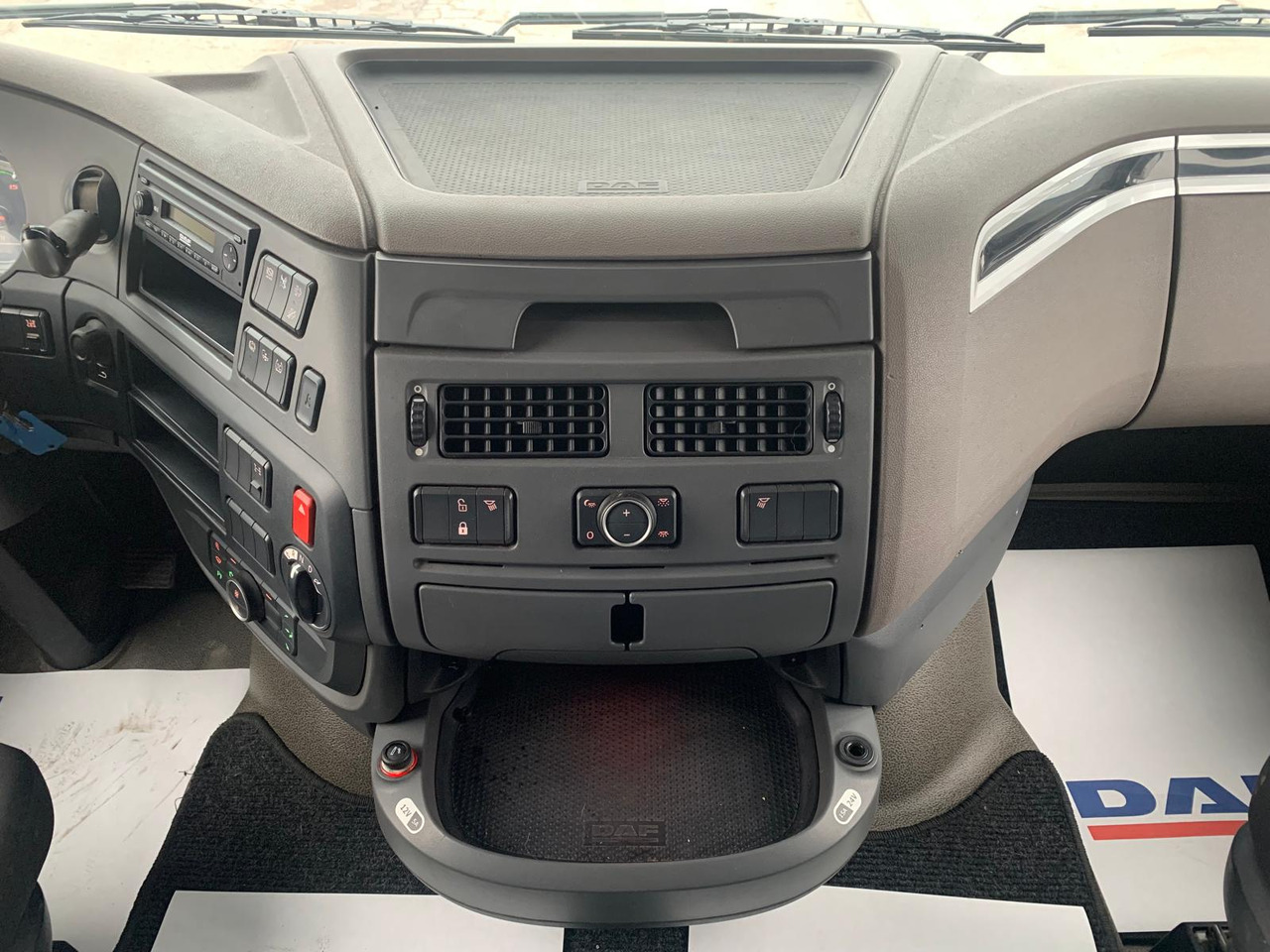 牵引车 DAF XF480FT Push Floor Hydraulics：图12