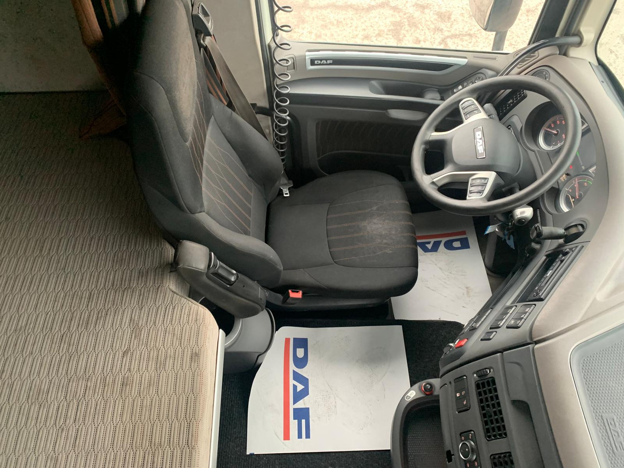 牵引车 DAF XF480FT Push Floor Hydraulics：图18