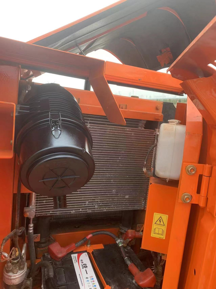 HITACHI ZX60 - 小型挖掘机:图5 HITACHI ZX60 - 小型挖掘机:图5