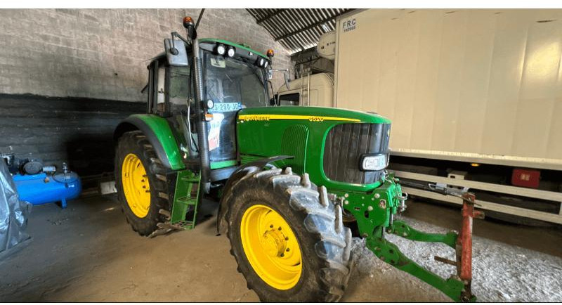 JOHN DEERE 6520 - 拖拉机:图1 JOHN DEERE 6520 - 拖拉机:图1
