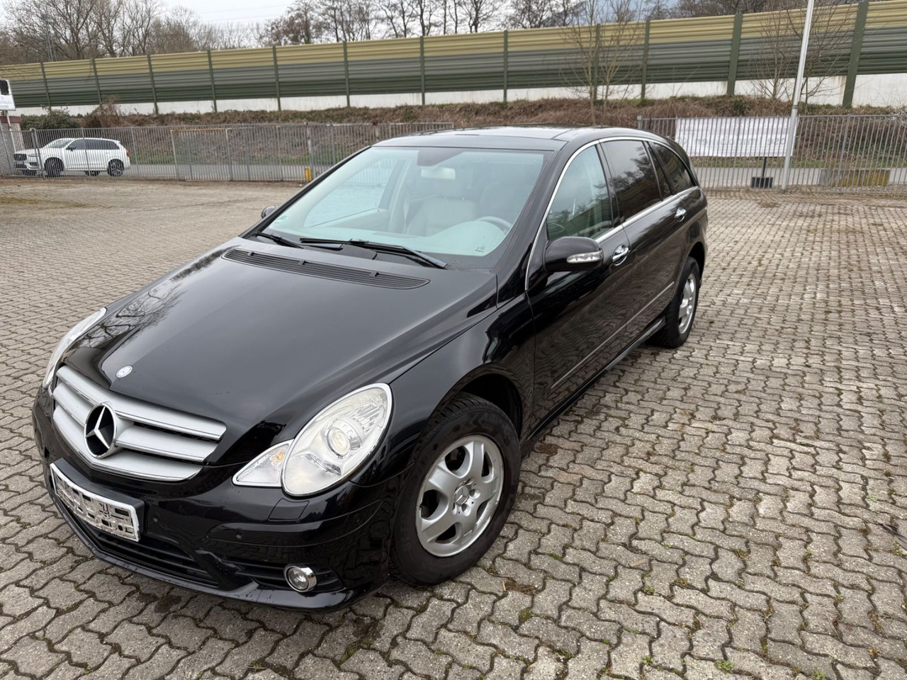 Mercedes-Benz R - 越野车:图1 Mercedes-Benz R - 越野车:图1