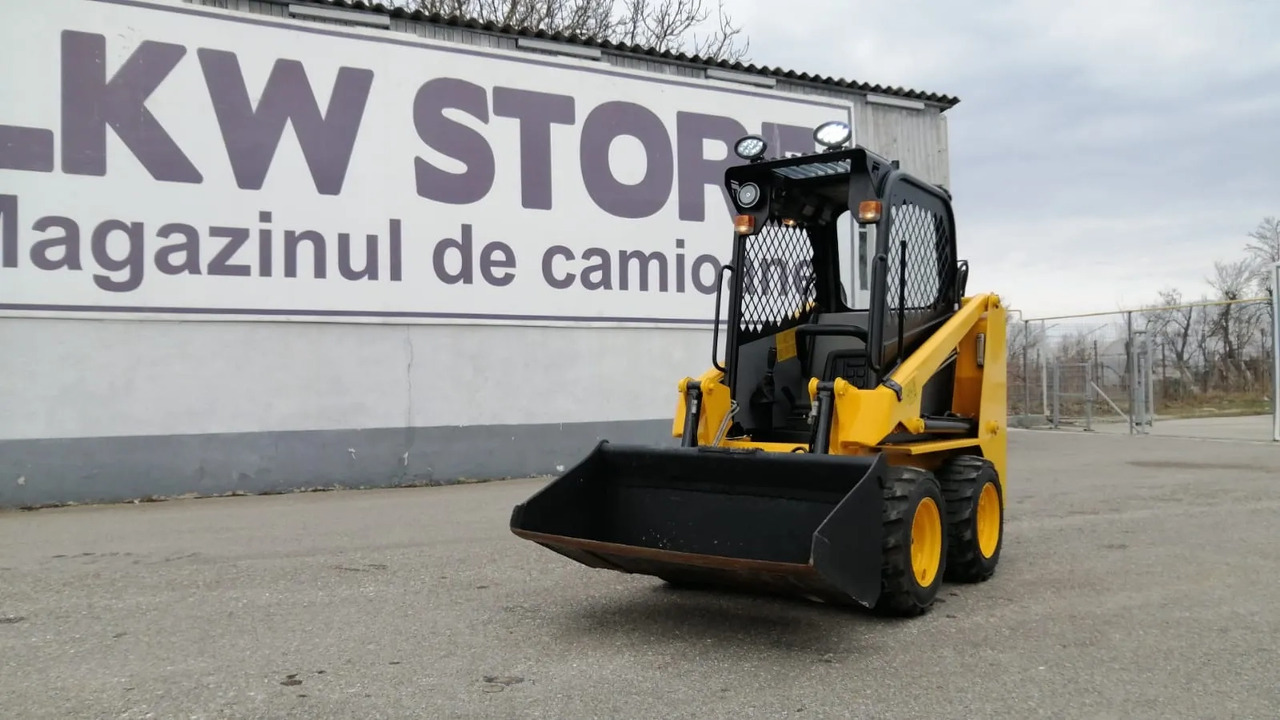 Bobcat Front Loader Ram Italia FM 120 – Hammer Installation - 滑移装载机:图1 Bobcat Front Loader Ram Italia FM 120 – Hammer Installation - 滑移装载机:图1