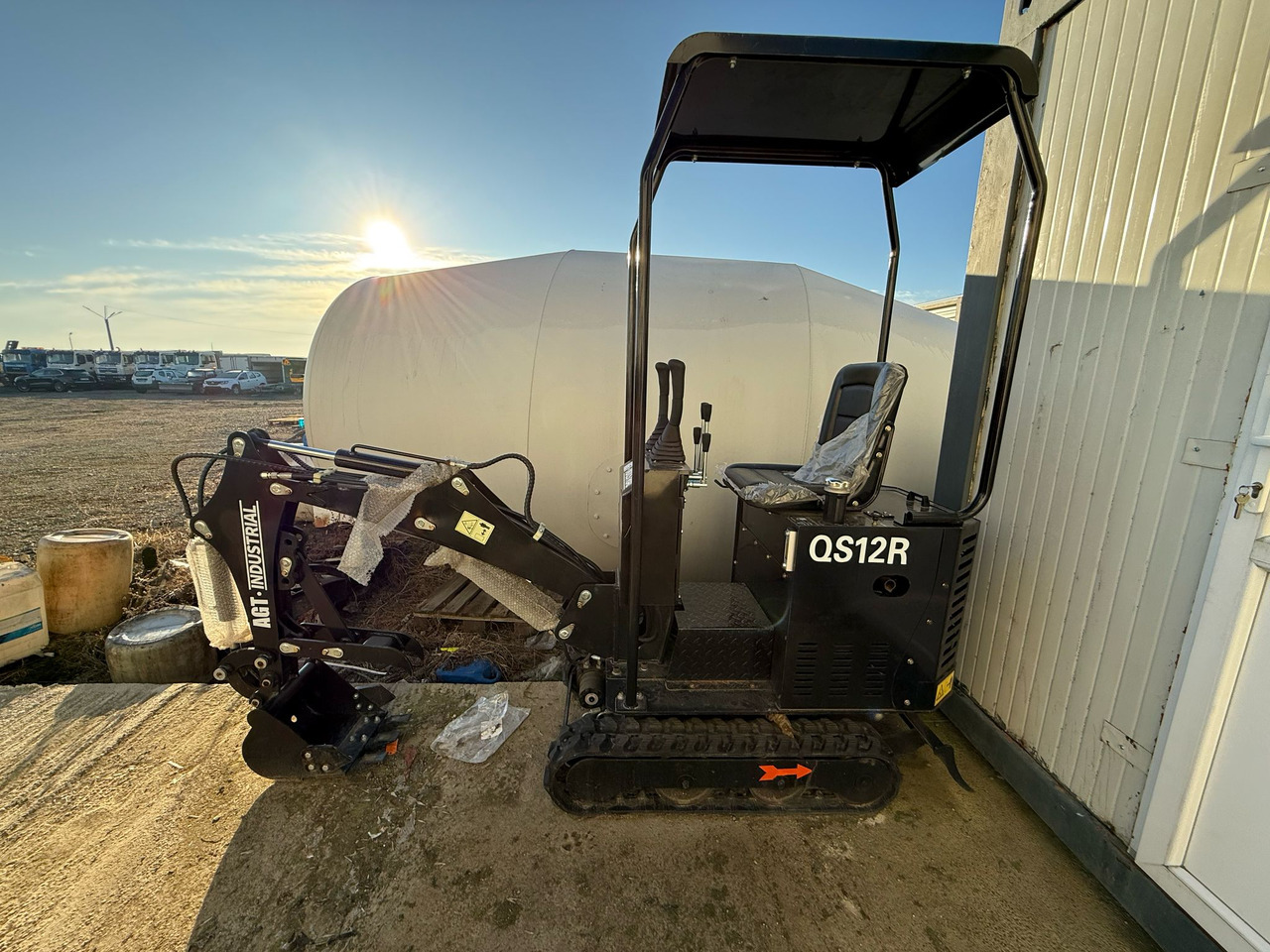 MINIEXCAVATOR JPC H10 - 小型挖掘机:图3 MINIEXCAVATOR JPC H10 - 小型挖掘机:图3