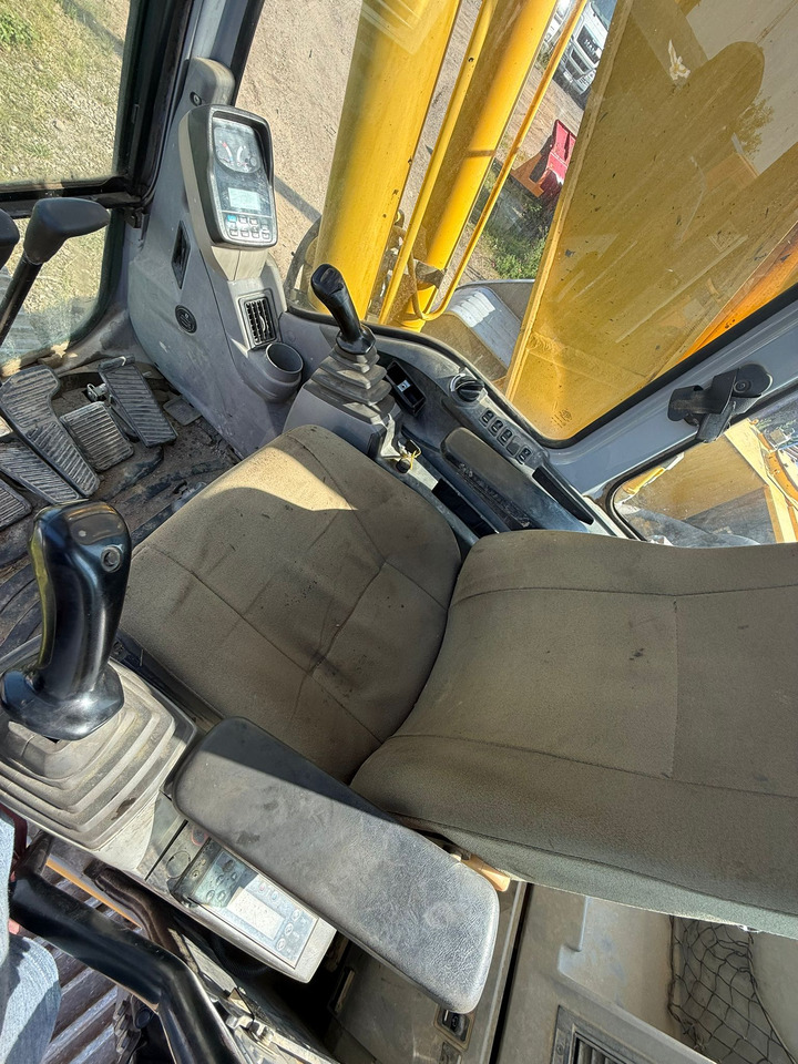 NEW HOLLAND E 215 EXCAVATOR - 履带式挖掘机:图3 NEW HOLLAND E 215 EXCAVATOR - 履带式挖掘机:图3