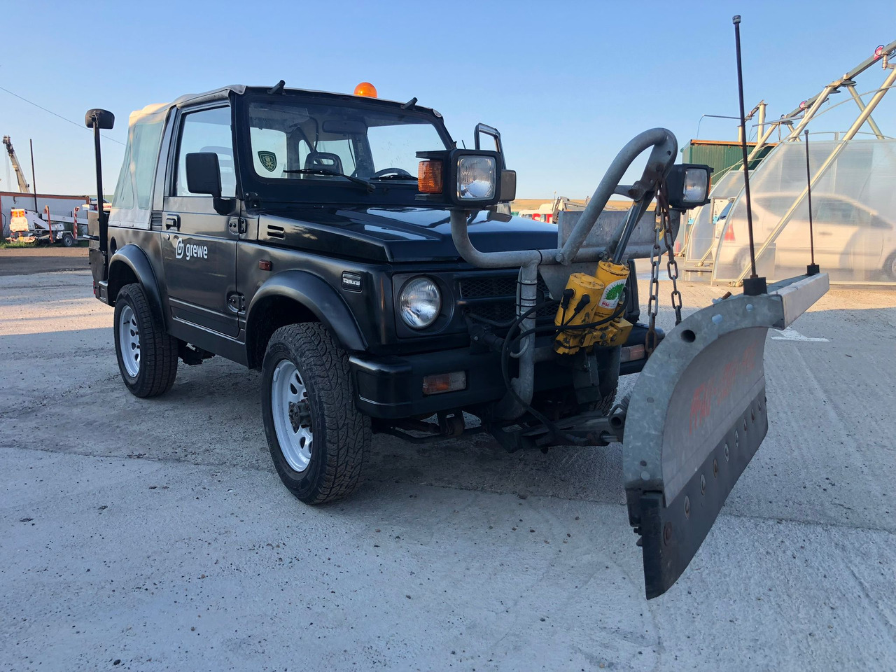 SUZUKI SAMURAI - 越野车:图1 SUZUKI SAMURAI - 越野车:图1