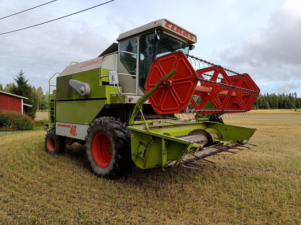 CLAAS Dominator 48S leikkuupuimuri, hydraulisella torvella - 联合收割机:图2 CLAAS Dominator 48S leikkuupuimuri, hydraulisella torvella - 联合收割机:图2