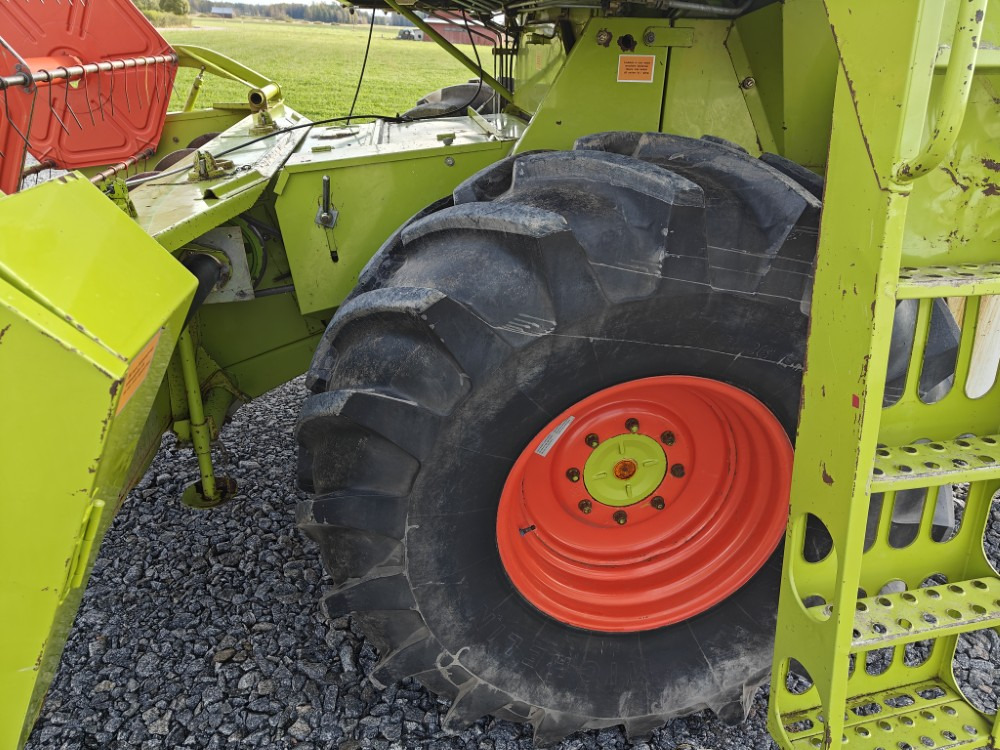 Claas Dominator 58S, 6-sylinterinen Hydraulinen torvi, ruumenlevitin, katso video! - 联合收割机:图5 Claas Dominator 58S, 6-sylinterinen Hydraulinen torvi, ruumenlevitin, katso video! - 联合收割机:图5