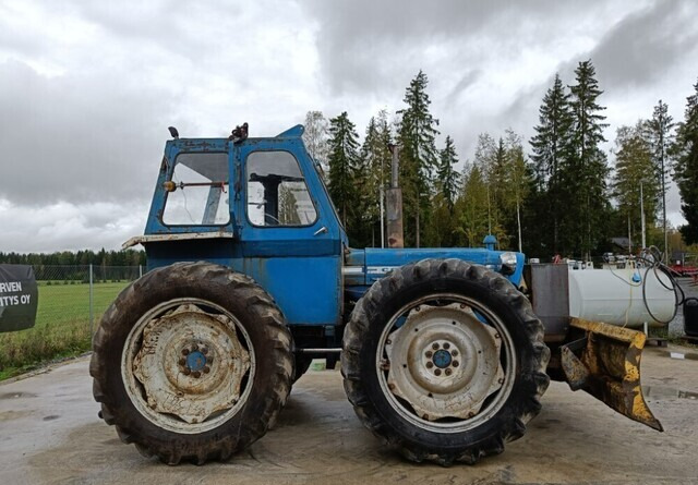 Ford County 754 Super 4 - VIDEO - 拖拉机:图3 Ford County 754 Super 4 - VIDEO - 拖拉机:图3