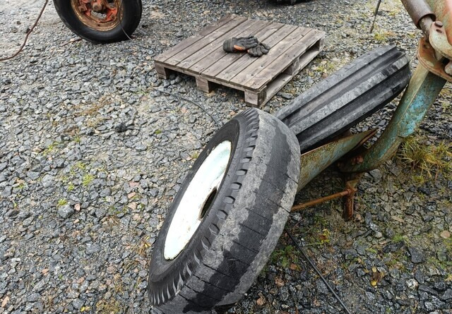 Fordson Diesel Major eturenkaat - 轮胎 适用于 拖拉机:图3 Fordson Diesel Major eturenkaat - 轮胎 适用于 拖拉机:图3