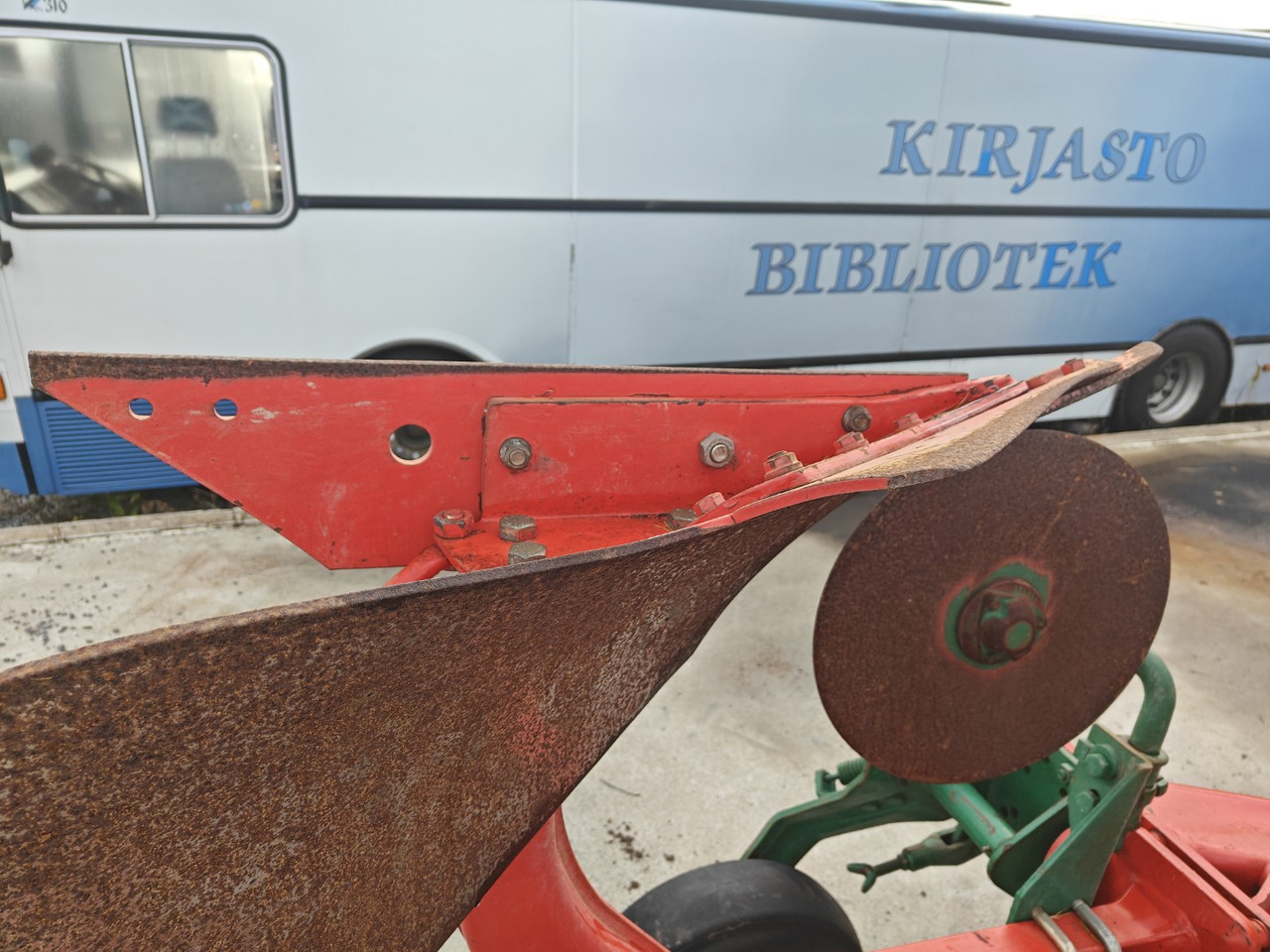 KVERNELAND E 160-8 - 3-siipinen paluuaura 租赁 KVERNELAND E 160-8 - 3-siipinen paluuaura：图10