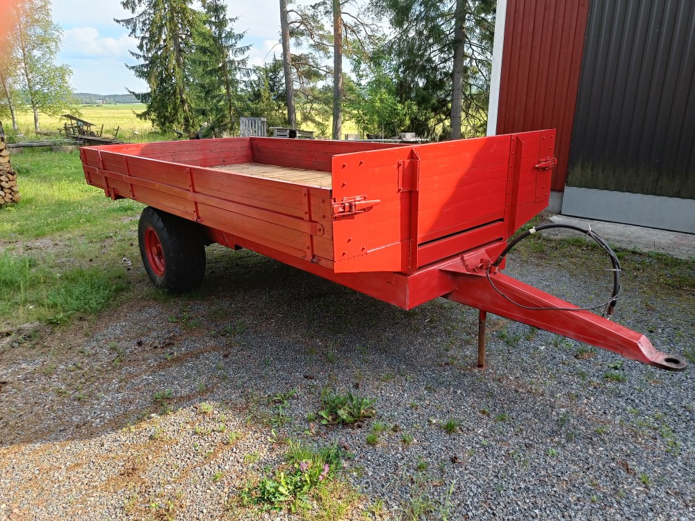 Kipa kippikärry 1-akselinen, kantavuus 7000kg, siisti kärry - 农场自卸拖车/ 自卸车:图1 Kipa kippikärry 1-akselinen, kantavuus 7000kg, siisti kärry - 农场自卸拖车/ 自卸车:图1