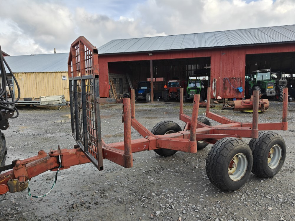 Rysky Metsävaunu telillä - 林业拖车:图1 Rysky Metsävaunu telillä - 林业拖车:图1