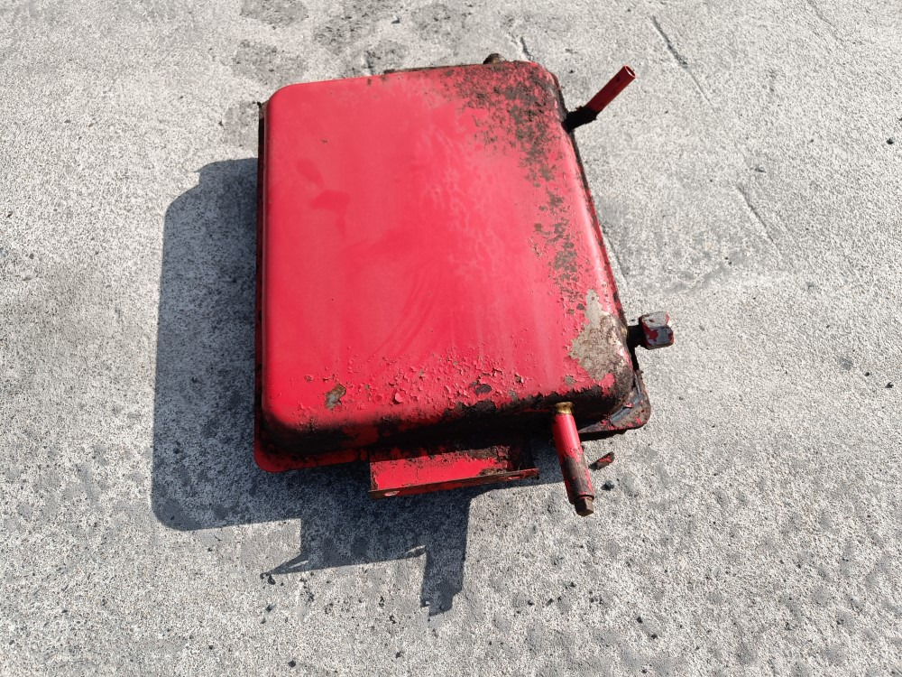 Sampo 410 hydrauliikkaöljysäiliö  - 液压油箱 适用于 联合收割机:图3 Sampo 410 hydrauliikkaöljysäiliö  - 液压油箱 适用于 联合收割机:图3