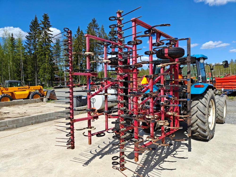 VM 450 cm, hydraulisesti taittuva, etulana ja jälkihara, katso video! - 弹齿耙:图3 VM 450 cm, hydraulisesti taittuva, etulana ja jälkihara, katso video! - 弹齿耙:图3