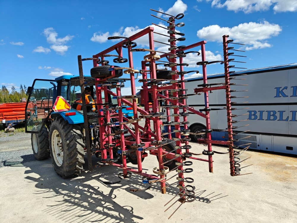 VM 450 cm, hydraulisesti taittuva, etulana ja jälkihara, katso video! - 弹齿耙:图2 VM 450 cm, hydraulisesti taittuva, etulana ja jälkihara, katso video! - 弹齿耙:图2