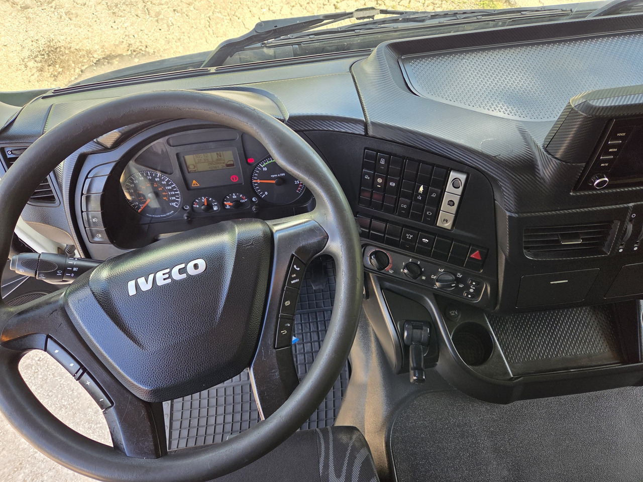 IVECO  - 驾驶室底盘卡车:图5 IVECO  - 驾驶室底盘卡车:图5