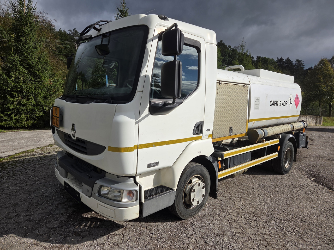 RENAULT MIDLUM 180.10 diesel tanker + dispensing + print - 罐车:图1 RENAULT MIDLUM 180.10 diesel tanker + dispensing + print - 罐车:图1