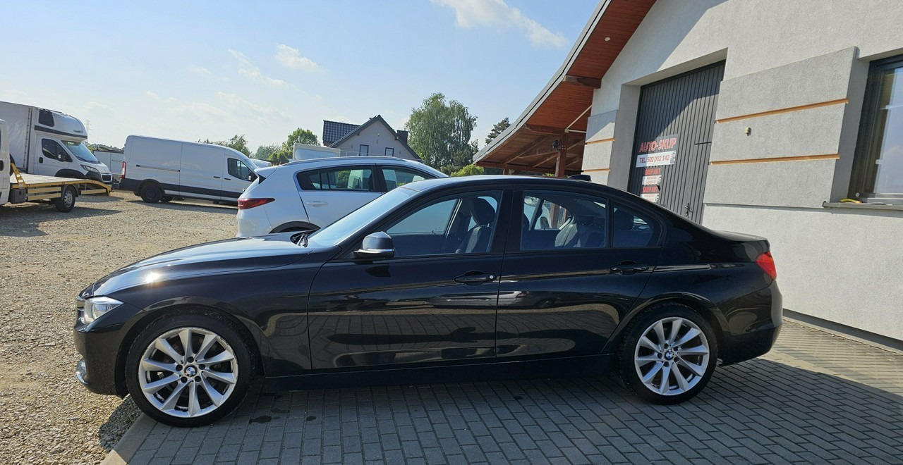 BMW SERIA 3 V (F30/F31/F34) BMW SERIA 3 BMW 330D xDrive ładny stan 4x4 sedan - 汽车:图4 BMW SERIA 3 V (F30/F31/F34) BMW SERIA 3 BMW 330D xDrive ładny stan 4x4 sedan - 汽车:图4