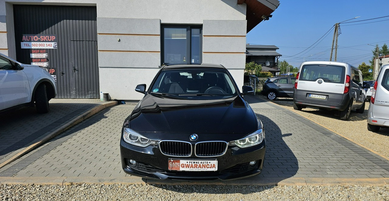 BMW SERIA 3 V (F30/F31/F34) BMW SERIA 3 BMW 330D xDrive ładny stan 4x4 sedan - 汽车:图2 BMW SERIA 3 V (F30/F31/F34) BMW SERIA 3 BMW 330D xDrive ładny stan 4x4 sedan - 汽车:图2