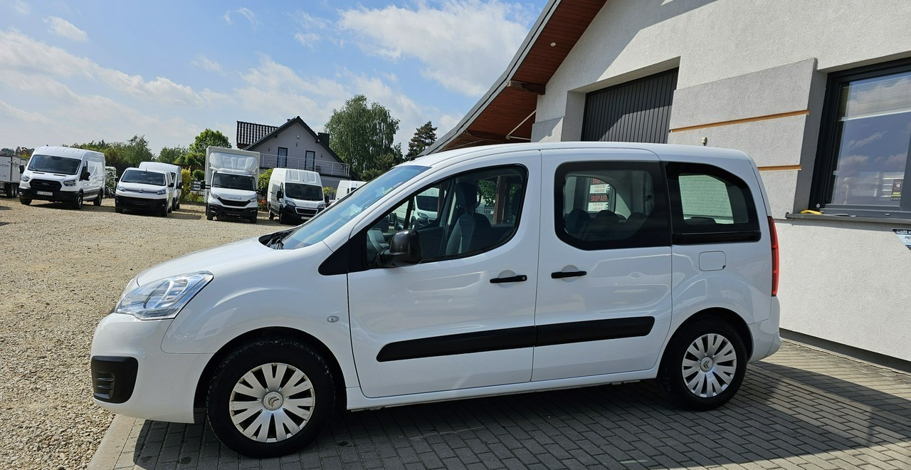 Peugeot Partner II 5 -osobowy - 汽车:图5 Peugeot Partner II 5 -osobowy - 汽车:图5