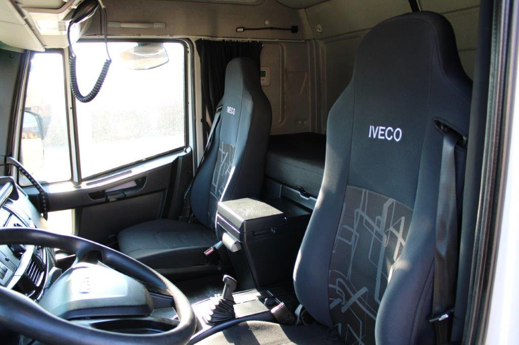 Iveco Eurocargo 120E250 - 侧帘卡车:图5 Iveco Eurocargo 120E250 - 侧帘卡车:图5