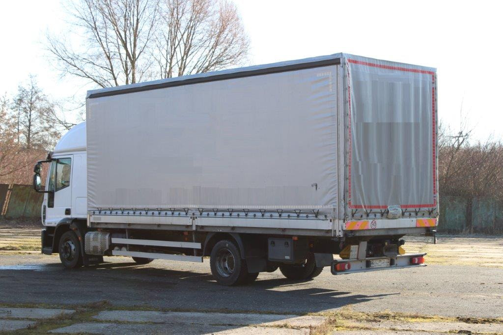 Iveco Eurocargo 120E25 - 侧帘卡车:图4 Iveco Eurocargo 120E25 - 侧帘卡车:图4