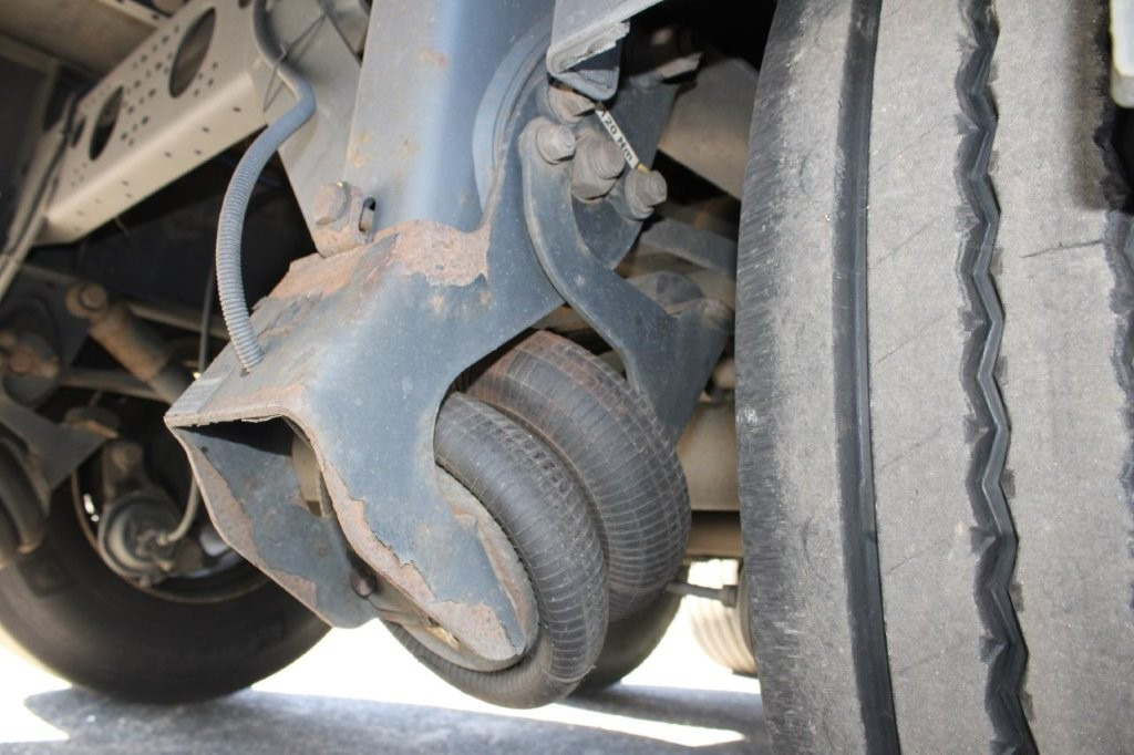 KRONE SD, ZVEDACÍ NÁPRAVA - 侧帘半拖车:图4 KRONE SD, ZVEDACÍ NÁPRAVA - 侧帘半拖车:图4