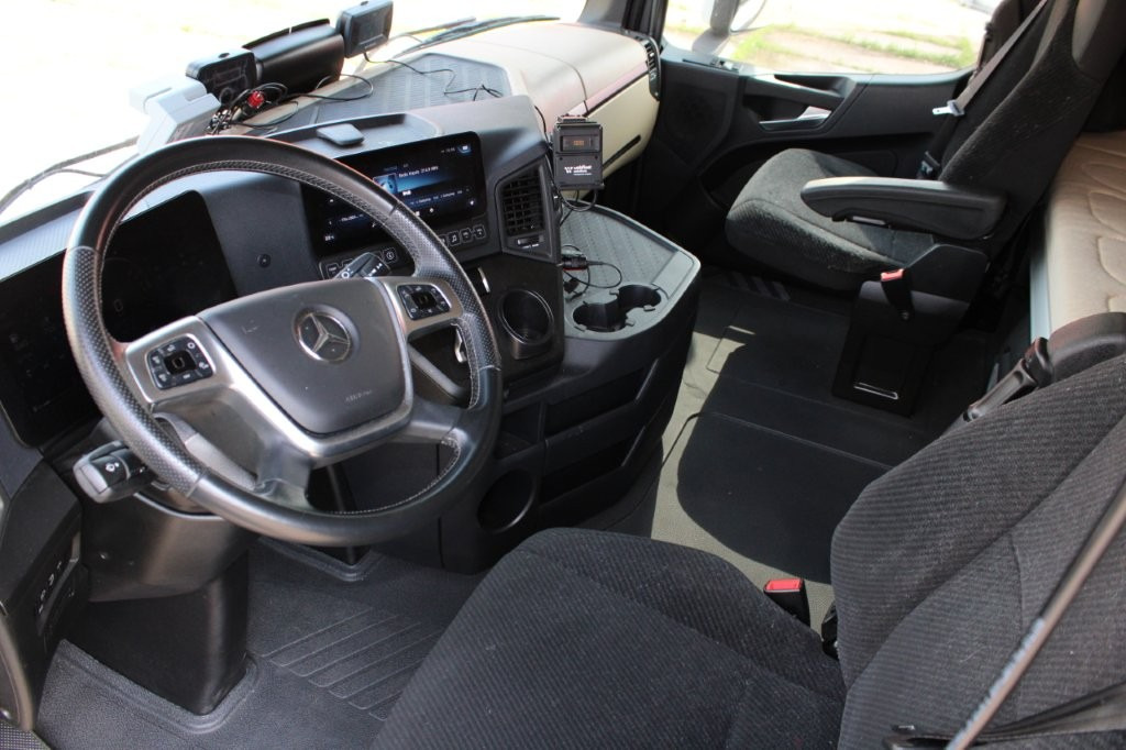 侧帘卡车, 侧帘拖车 Mercedes-Benz Actros 2542 NAVIGACE + PANAV TVK 18 M (8,20m x 2,4：图7