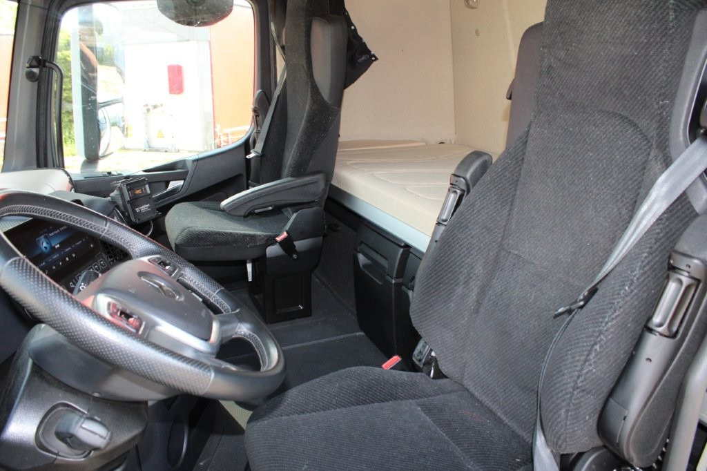 侧帘卡车, 侧帘拖车 Mercedes-Benz Actros 2542 NAVIGACE + PANAV TVK 18 M (8,20m x 2,4：图8