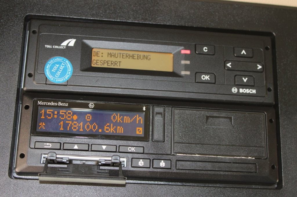 侧帘卡车, 侧帘拖车 Mercedes-Benz Actros 2542 NAVIGACE + PANAV TVK 18 M (8,20m x 2,4：图11