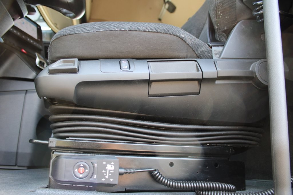 侧帘卡车, 侧帘拖车 Mercedes-Benz Actros 2542 NAVIGACE + PANAV TVK 18 M (8,20m x 2,4：图16