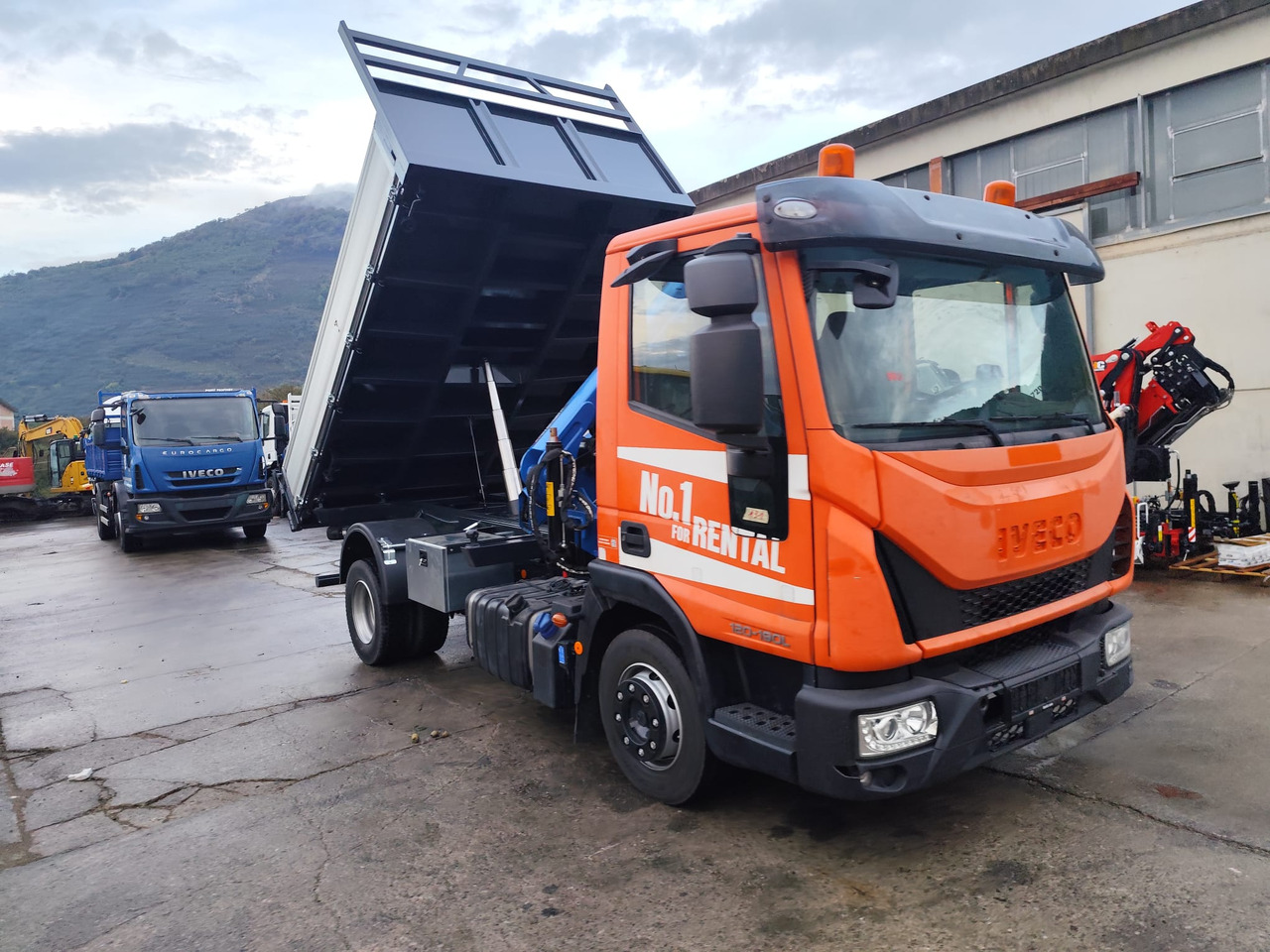 IVECO EUROCARGO 120-90L - 起重车:图1 IVECO EUROCARGO 120-90L - 起重车:图1