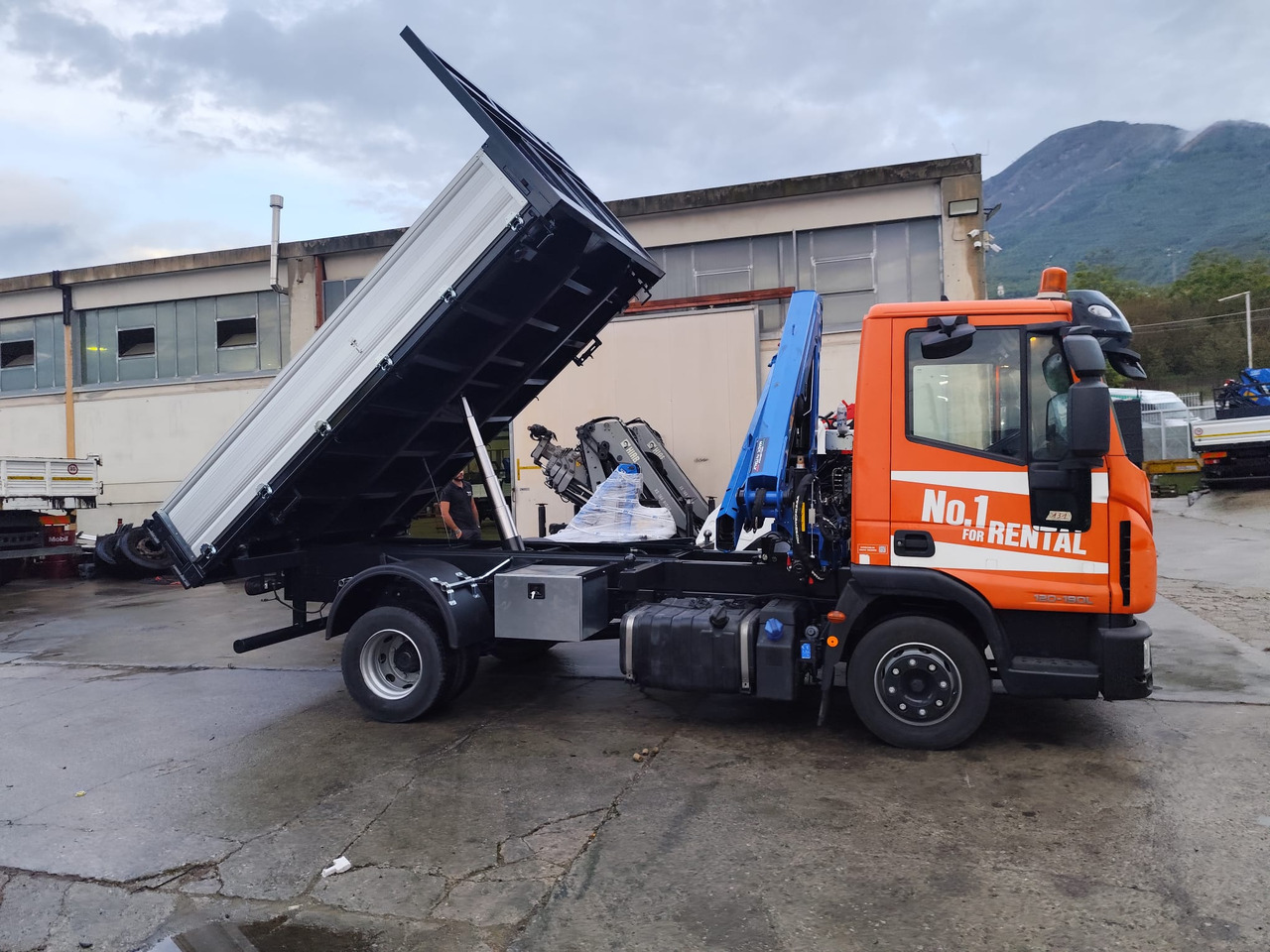 IVECO EUROCARGO 120-90L - 起重车:图5 IVECO EUROCARGO 120-90L - 起重车:图5
